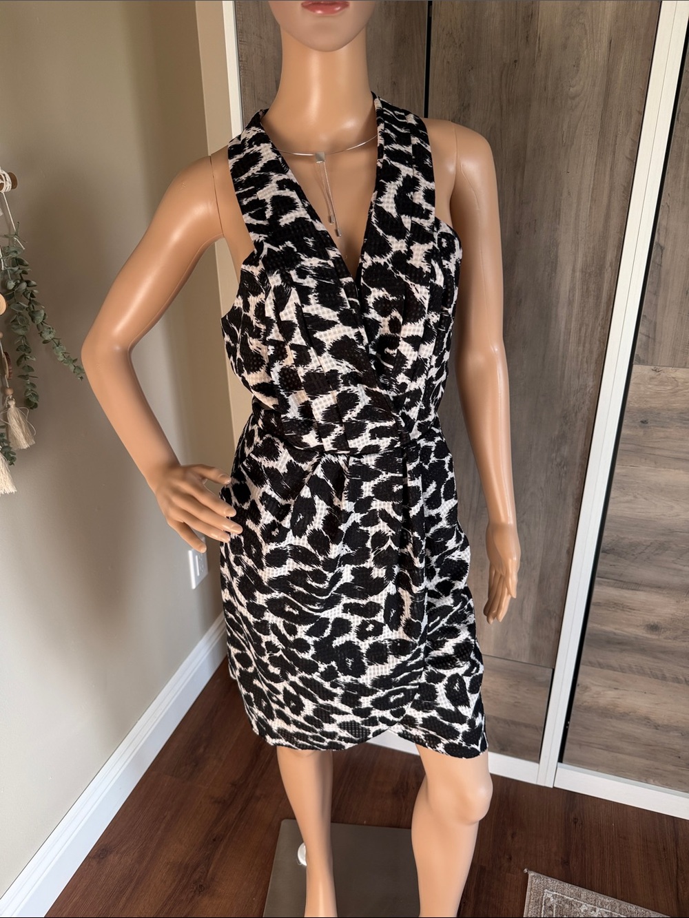 Greylin Black & White Sleeveless Abstract Print Mini Dress